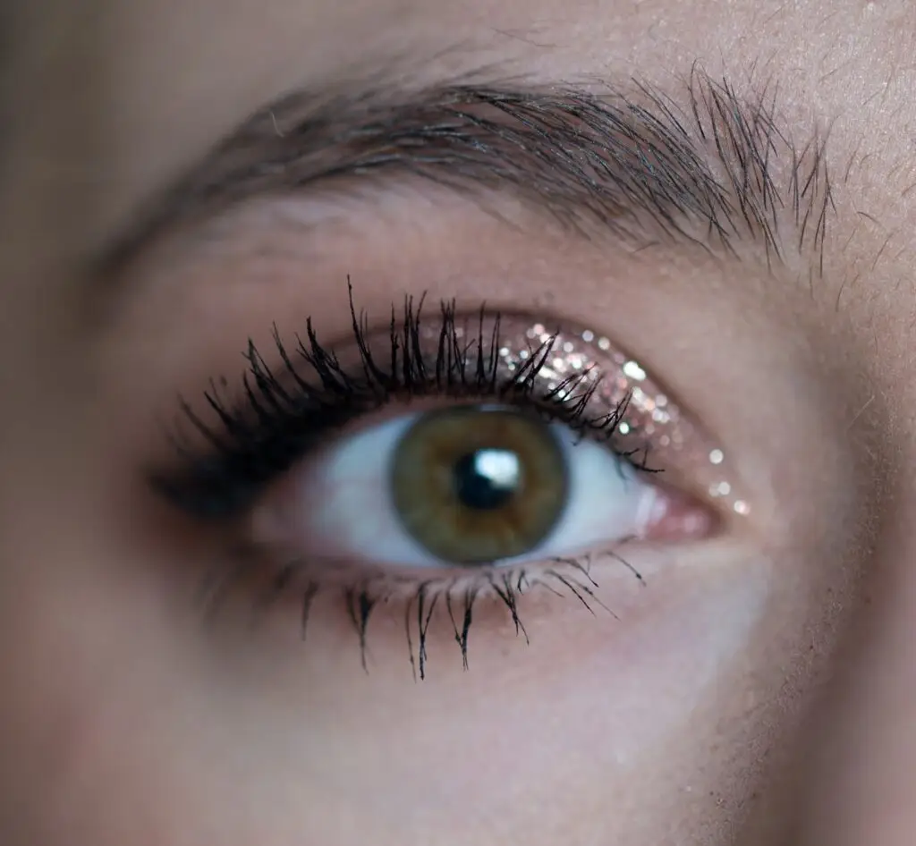 Eye Make Up Tutorial: Burgundy Glitter