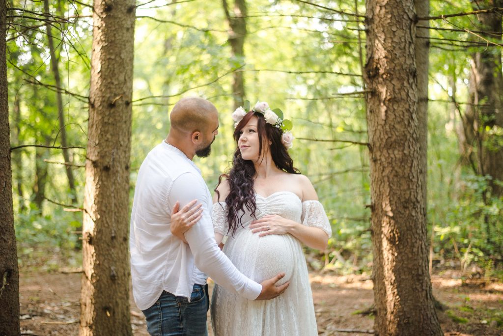 maternity photo session with natural light in a forest